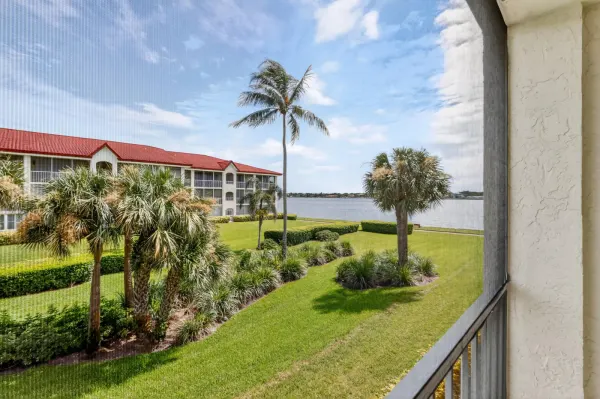 110 Half Moon Circle D2, Hypoluxo, FL 33462