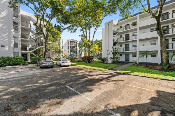 471 N Pine Island Road 302d, Plantation, FL 33324