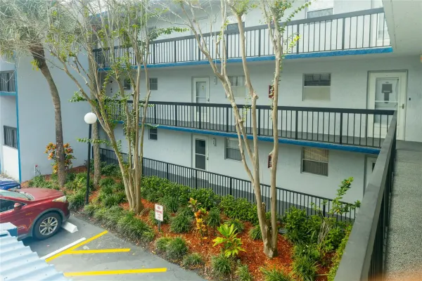 3140 Holiday Springs Boulevard 9-210, Margate, FL 33063