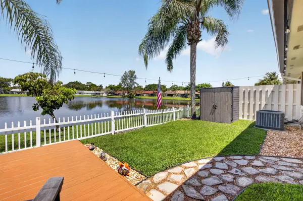 43 Mayfair Lane, Boynton Beach, FL 33426