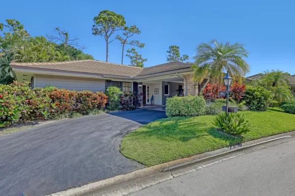 652 Cypress Key Circle, Atlantis, FL 33462