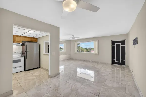 300 S Village Green Cir Circle S 420, Palm Springs, FL 33461
