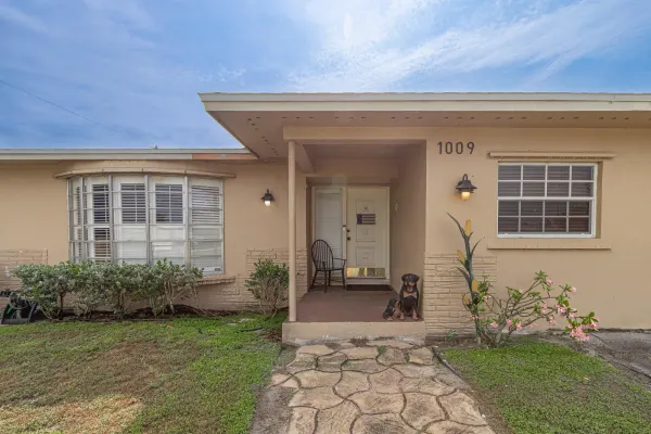 1009 NE 18th Street, Belle Glade, FL 33430