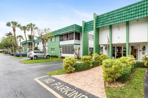2271 NW 48th Terrace 111, Lauderhill, FL 33313
