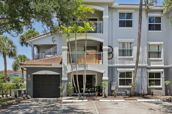 9625 NW 1st Court 11-101, Pembroke Pines, FL 33024