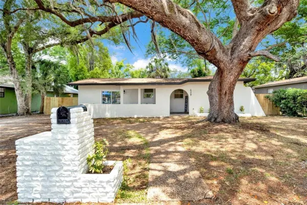 429 E Oakwood Street, Tarpon Springs, FL, 34689