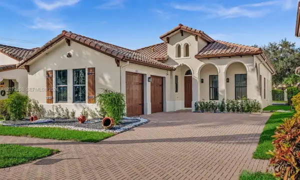 8527 NW 39th Court, Cooper City, FL 33024