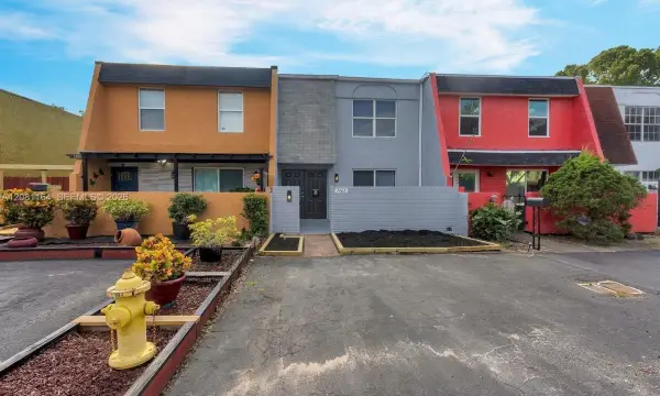 7402 NW 75th Street, Tamarac, FL 33321