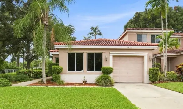 1533 W Harmony Lake Circle, Davie, FL 33324