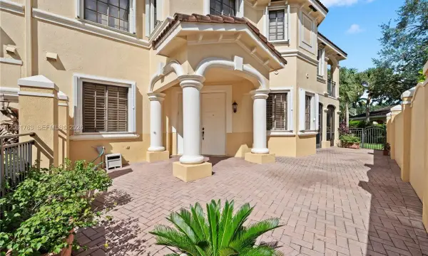 1634 Passion Vine Circle 31-2, Weston, FL 33326