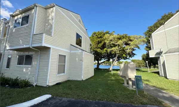 3405 NW 44th Street 204, Oakland Park, FL 33309