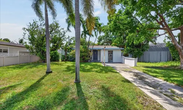 5619 NE 6th Avenue, Oakland Park, FL 33334