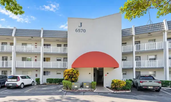 6570 Royal Palm Boulevard 302j, Margate, FL 33063