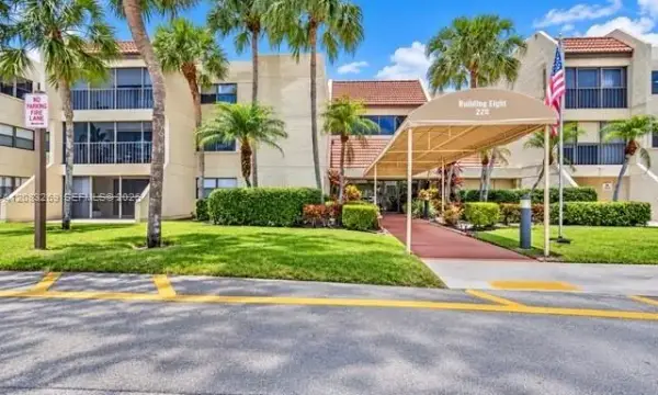 220 Lakeview Drive 101, Weston, FL 33326