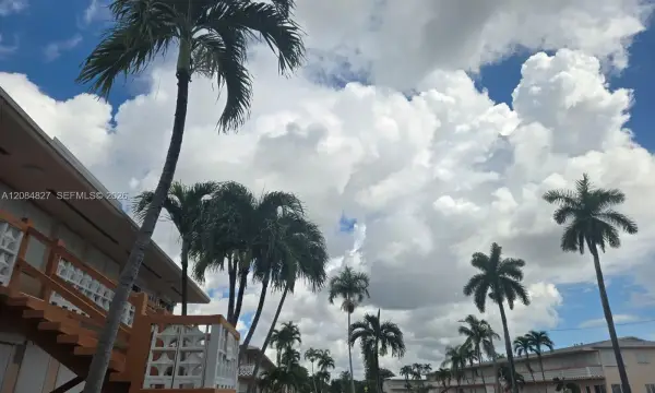 Address Withheld, Hallandale Beach, FL 33009