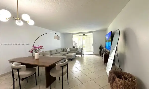 620 NE 12th Avenue 102, Hallandale Beach, FL 33009