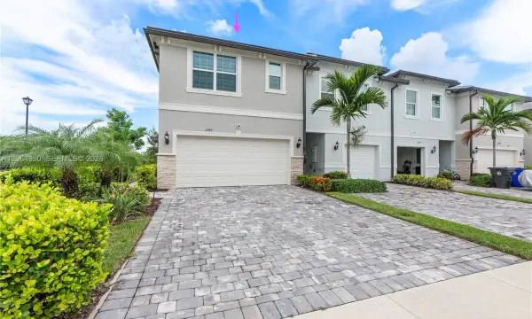 2905 Olivia Avenue, Lauderdale Lakes, FL 33311