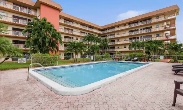 5300 Washington Street W513, Hollywood, FL 33021