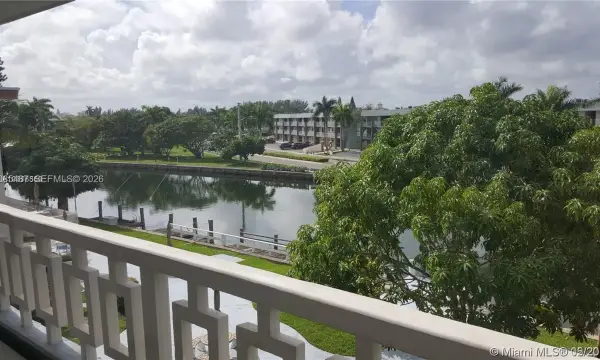 467 Golden Isles Drive 306, Hallandale Beach, FL 33009
