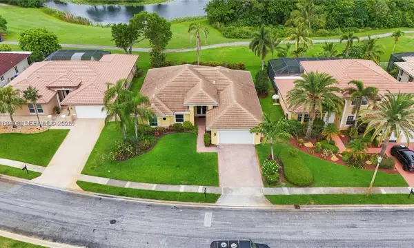 720 W Cypress Pointe Drive W, Pembroke Pines, FL 33027