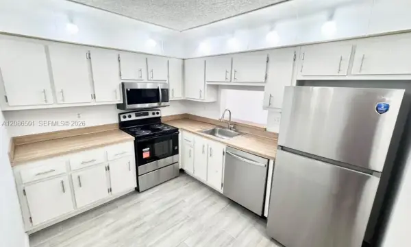 1800 SW 81st Avenue 1204, North Lauderdale, FL 33068