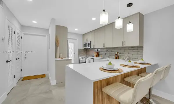 400 SE 10th Street 112, Deerfield Beach, FL 33441