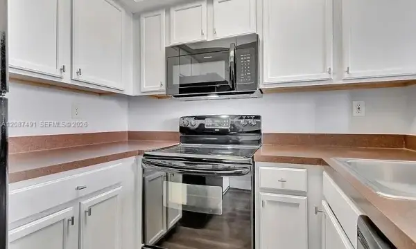 714 Executive Center Drive 28, West Palm Beach, FL 33401