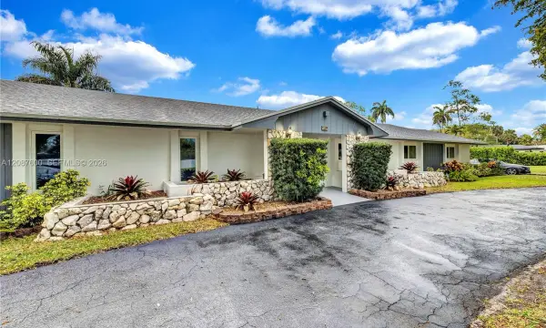 3211 Calle Largo Drive, Hollywood, FL 33021