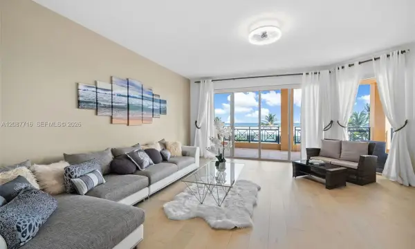 Address Withheld, Hollywood, FL 33019