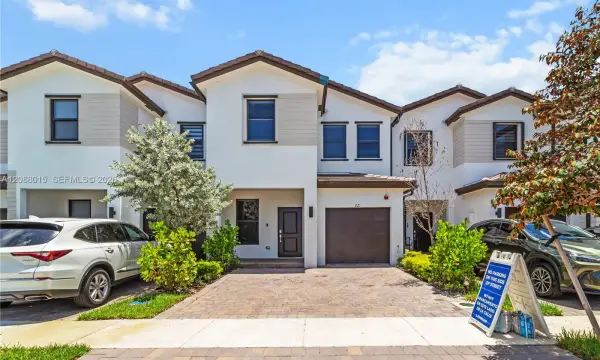 221 SW 159th Way, Pembroke Pines, FL 33027