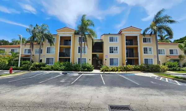 140 Yacht Club Way, Unit 305, Hypoluxo, FL, 33462