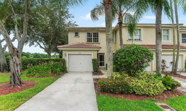 9650 Lago Drive, Boynton Beach, FL 33472