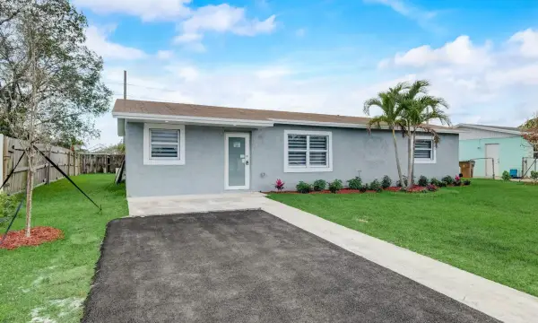 520 SW 13th Place, Deerfield Beach, FL 33441