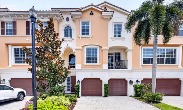 612 NE Francesca Lane, Boca Raton, FL, 33487
