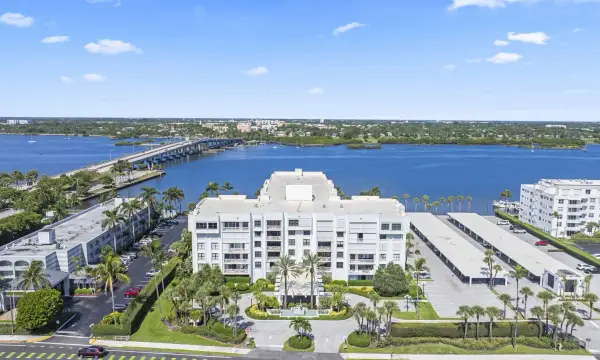 2860 S Ocean Boulevard 302, Palm Beach, FL 33480