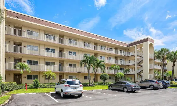 4735 Lucerne Lakes Boulevard E 402, Lake Worth, FL 33467