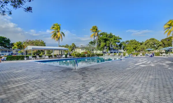 372 W Riverbend Drive 372, Sunrise, FL 33326