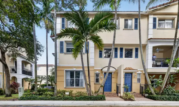 2899 S Greenleaf Circle, Boynton Beach, FL 33426