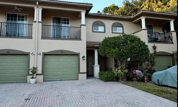 6268 S Military Trail 103, Lake Worth, FL 33463