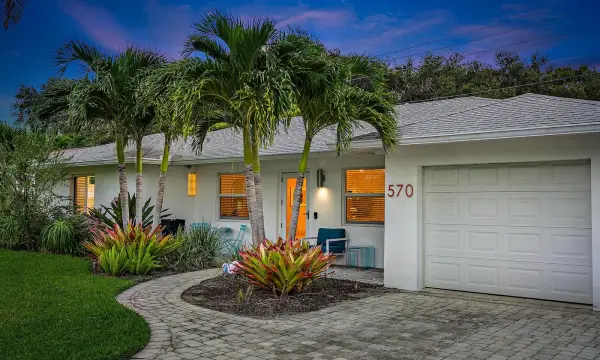570 N Dover Road, Tequesta, FL 33469