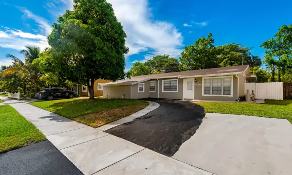 6720 SW 17th Street, North Lauderdale, FL 33068
