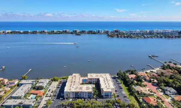 1502 S Lakeside Drive, Unit #401, Lake Worth Beach, FL, 33460