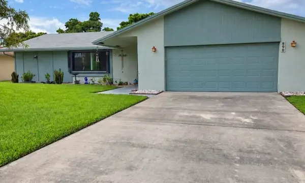 898 NW 23rd Lane, Delray Beach, FL 33445