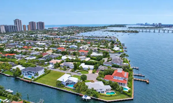 1050 Bimini Lane, Singer Island, FL 33404