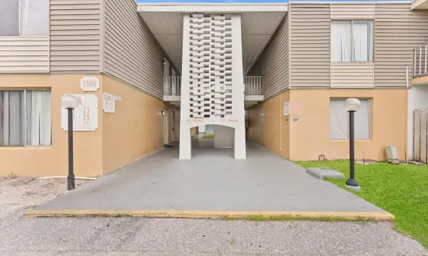 1500 Crescent Circle A14, Lake Park, FL 33403
