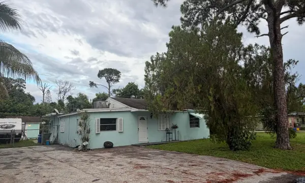 3082 Reo Lane, Palm Springs, FL 33461