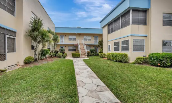 204 Burgundy E, Delray Beach, FL 33484