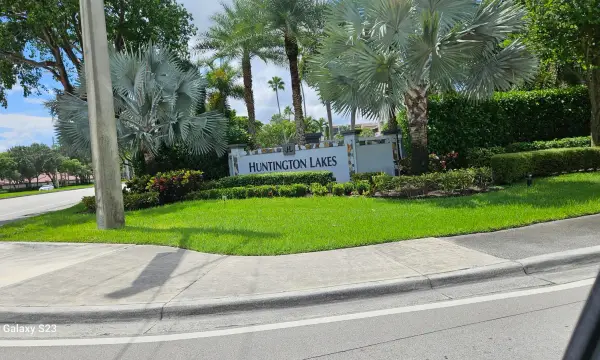 7185 Huntington Lane, Delray Beach, FL 33446