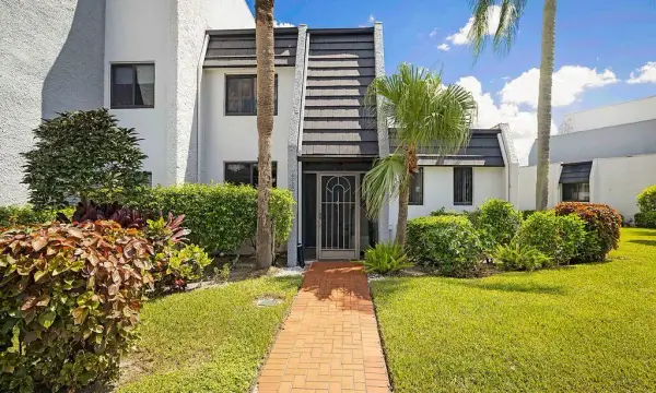 4238 Deste Court, Greenacres, FL 33467