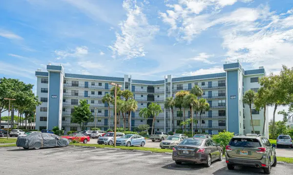 4640 Lucerne Lakes Boulevard W 303, Lake Worth, FL 33467
